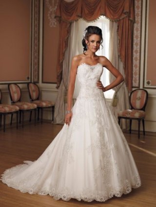 Tulle Lace Sweetheart Low Dipped V-Back Bodice Ball Gown Wedding Dress