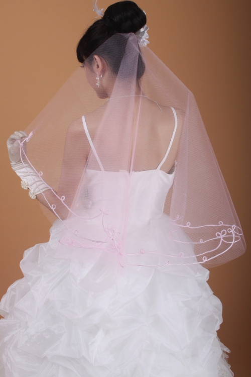 Fashionable pink wedding veil