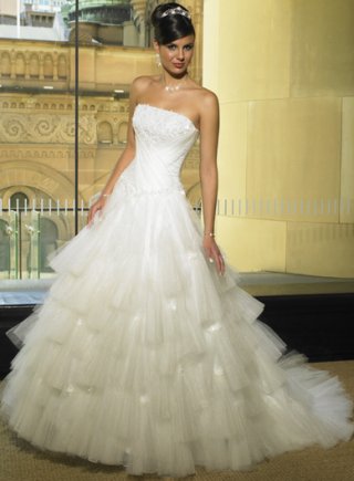 A-line Strapless Chapel Train Tulle Wedding Dresses (ms0191)