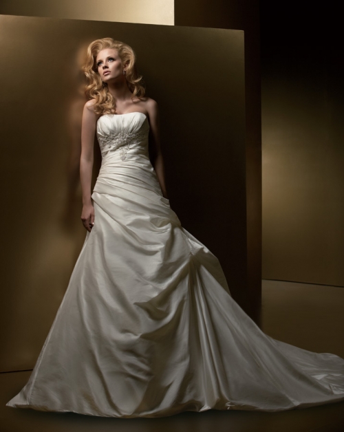 A-line Strapless Empire Chapel Train Satin Wedding Dresses (ms0138)