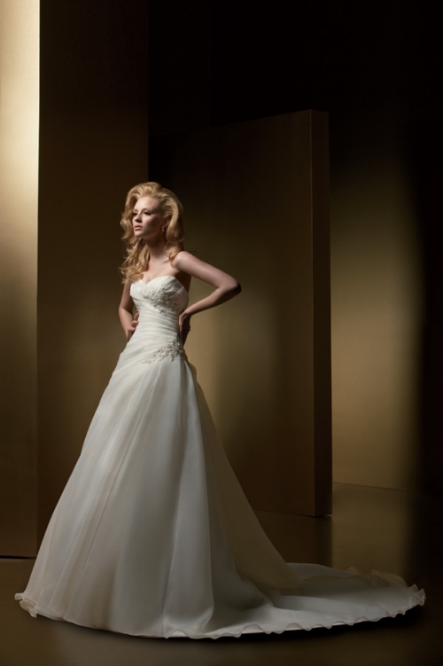 A-line Strapless Empire Chapel Train Satin Wedding Dresses (ms0135)