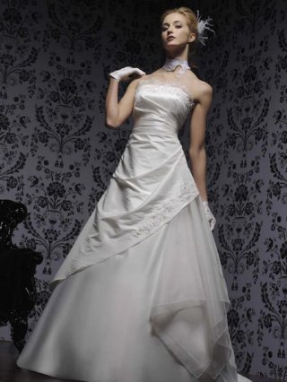 2012 Gorgeous Embroider Satin/ Organza A-line Floor length Strapless Lacing up Wedding Dress