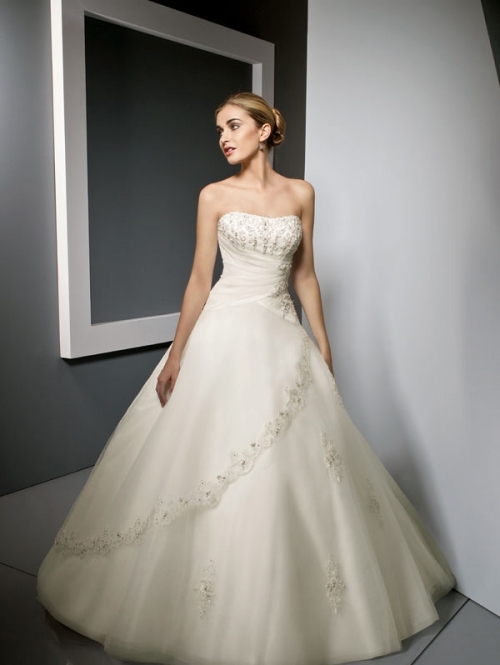 New high-grade custom trailing gown wedding dresses