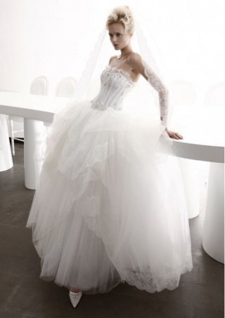 2012 Tulle Garden Ball Gown Wedding Dress