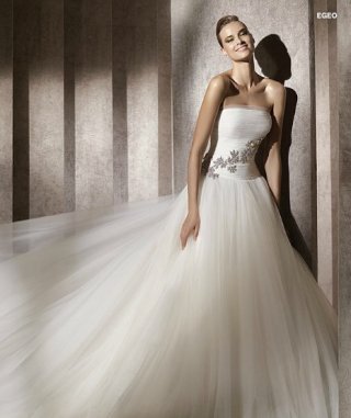 2012 Snow White Wedding Dress