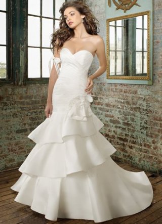 Ivory Sweet Heart Pleated Mermaid Trumpet Satin Wedding Dress
