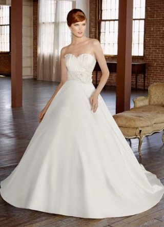 Ivory Satin Strapless A-line Wedding Dress For Bride