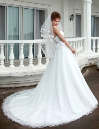 Luxury manual bead trailing wedding dresses