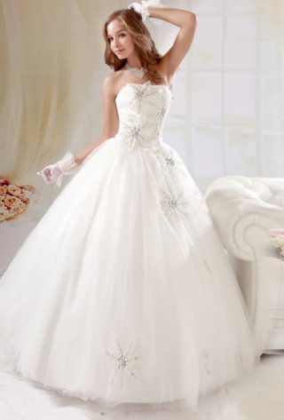 Classic floor length princess wedding dress