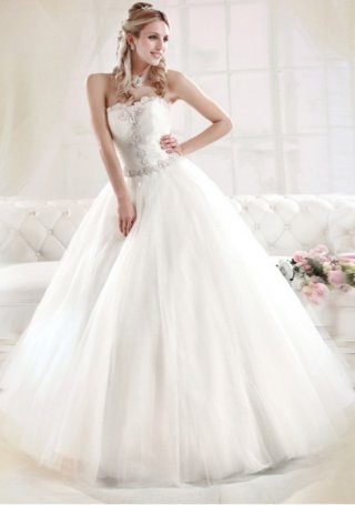 Fashion trend floor-length wedding dresses