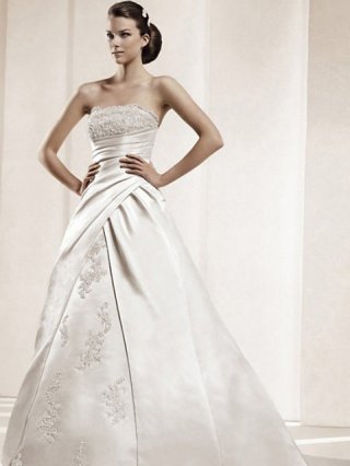 Wholesale Floor Length A-Line Strapless Low Back Sweep Train With Embroidery,Button Wedding Dresses WDresses00862