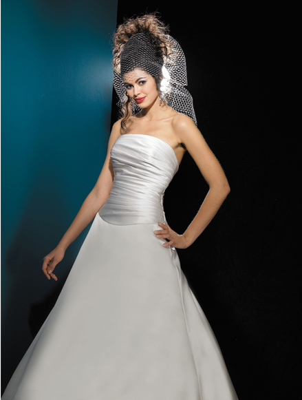 2012 Wrinkle Satin Strapless A-line Satin Court Train Wedding Bridal Gown 2012 Wrinkle Satin Strapless A-line Satin Court Train Wedding Bridal Gown