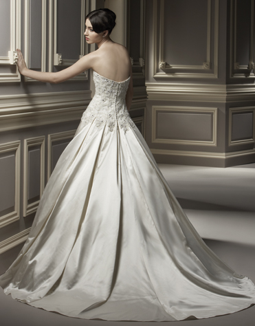 2012 Strapless Applique with Beadings Wrinkle Taffeta long Train A-line Wedding Bridal Gown