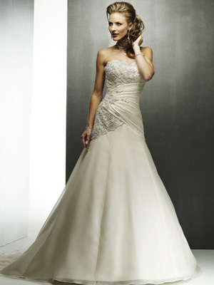 Strapless A-line Chapel Train Organza Wedding Dresses (SK0041)